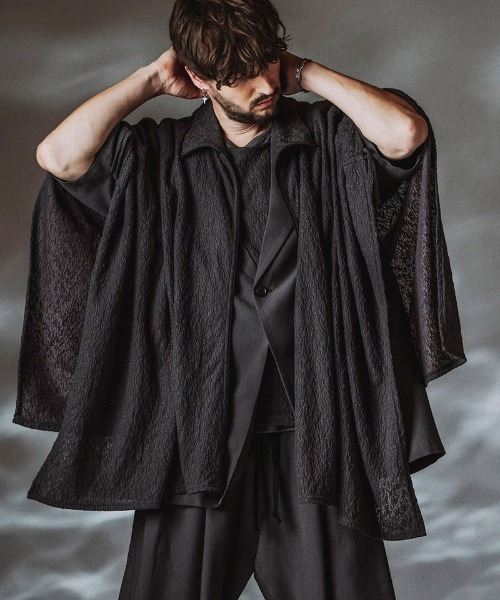 NO ID.（ノーアイディ）の「mj11499- ﾄﾞﾛｰｽﾄﾘﾝｸﾞｽﾊｲｶﾗｰﾎﾟﾝﾁｮ(458006-462T)（ポンチョ・メンズ・ホワイト/ブラック/グレー・ONE SIZE）」の3枚目の写真