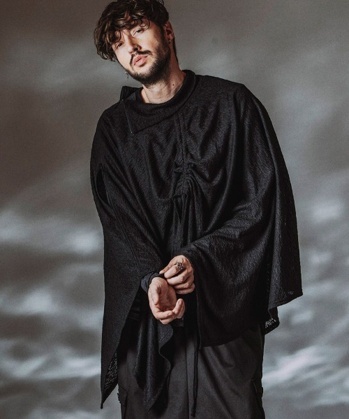 NO ID.（ノーアイディ）の「mj11499- ﾄﾞﾛｰｽﾄﾘﾝｸﾞｽﾊｲｶﾗｰﾎﾟﾝﾁｮ(458006-462T)（ポンチョ・メンズ・ホワイト/ブラック/グレー・ONE SIZE）」の2枚目の写真