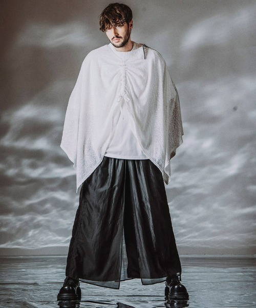 NO ID.（ノーアイディ）の「mj11499- ﾄﾞﾛｰｽﾄﾘﾝｸﾞｽﾊｲｶﾗｰﾎﾟﾝﾁｮ(458006-462T)（ポンチョ・メンズ・ホワイト/ブラック/グレー・ONE SIZE）」の4枚目の写真