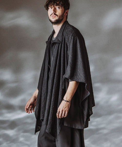 NO ID.（ノーアイディ）の「mj11499- ﾄﾞﾛｰｽﾄﾘﾝｸﾞｽﾊｲｶﾗｰﾎﾟﾝﾁｮ(458006-462T)（ポンチョ・メンズ・ホワイト/ブラック/グレー・ONE SIZE）」の5枚目の写真