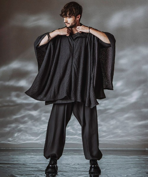 NO ID.（ノーアイディ）の「mj11499- ﾄﾞﾛｰｽﾄﾘﾝｸﾞｽﾊｲｶﾗｰﾎﾟﾝﾁｮ(458006-462T)（ポンチョ・メンズ・ホワイト/ブラック/グレー・ONE SIZE）」の7枚目の写真