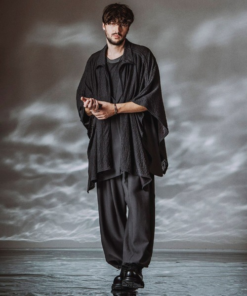 NO ID.（ノーアイディ）の「mj11499- ﾄﾞﾛｰｽﾄﾘﾝｸﾞｽﾊｲｶﾗｰﾎﾟﾝﾁｮ(458006-462T)（ポンチョ・メンズ・ホワイト/ブラック/グレー・ONE SIZE）」の8枚目の写真