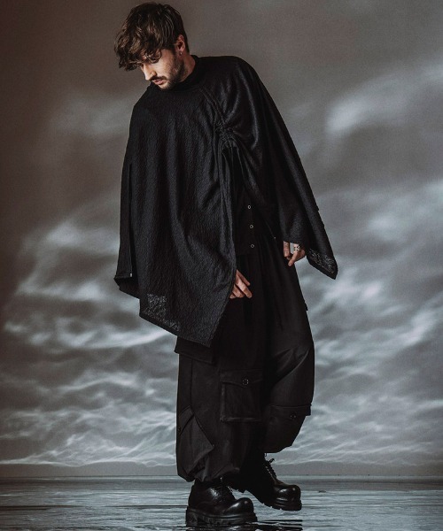 NO ID.（ノーアイディ）の「mj11499- ﾄﾞﾛｰｽﾄﾘﾝｸﾞｽﾊｲｶﾗｰﾎﾟﾝﾁｮ(458006-462T)（ポンチョ・メンズ・ホワイト/ブラック/グレー・ONE SIZE）」の15枚目の写真