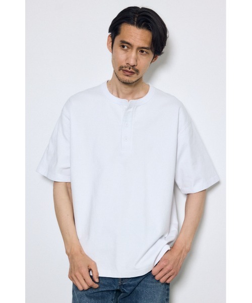 AZUL by moussy(アズールバイマウジー)の「ヘンリーネックハングTシャツ 春服 夏服 秋服 無地 半袖(Tシャツ/カットソー・メンズ・ホワイト/ブラック・SMALL/MEDIUM/LARGE)」の1枚目の写真