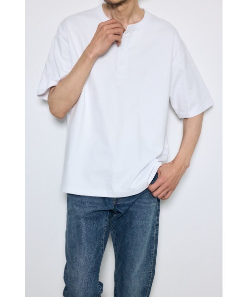 AZUL by moussy(アズールバイマウジー)の「ヘンリーネックハングTシャツ 春服 夏服 秋服 無地 半袖(Tシャツ/カットソー・メンズ・ホワイト/ブラック・SMALL/MEDIUM/LARGE)」の3枚目の写真