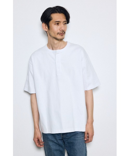 AZUL by moussy(アズールバイマウジー)の「ヘンリーネックハングTシャツ 春服 夏服 秋服 無地 半袖(Tシャツ/カットソー・メンズ・ホワイト/ブラック・SMALL/MEDIUM/LARGE)」の4枚目の写真