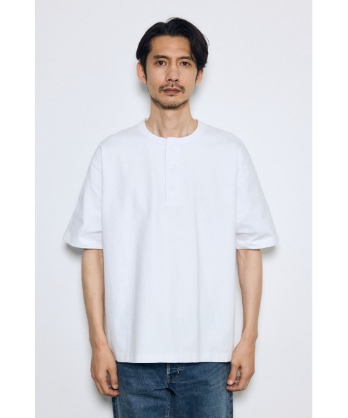 AZUL by moussy(アズールバイマウジー)の「ヘンリーネックハングTシャツ 春服 夏服 秋服 無地 半袖(Tシャツ/カットソー・メンズ・ホワイト/ブラック・SMALL/MEDIUM/LARGE)」の7枚目の写真
