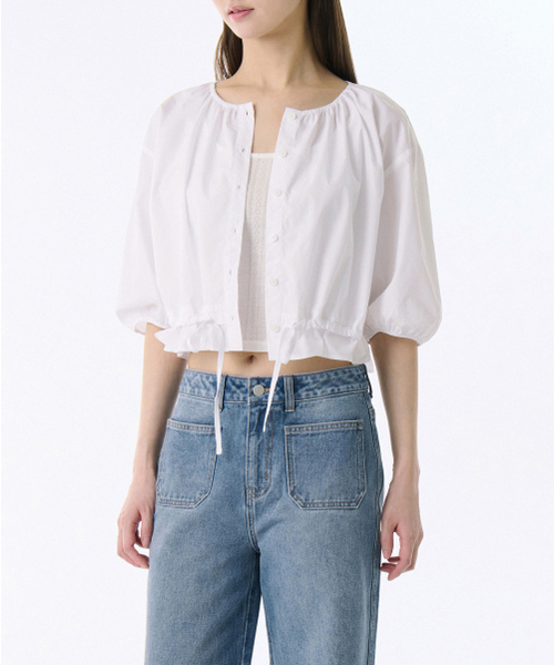 MUSINSA STANDARD WOMAN(ムシンサスタンダードウーマン)の「ウーマンズラウンドネックボリュームクロップブラウス【ホワイト】(シャツ/ブラウス・レディース・その他・SMALL/MEDIUM/LARGE/X-SMALL)」の1枚目の写真