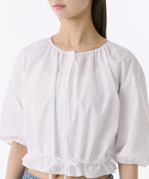 MUSINSA STANDARD WOMAN(ムシンサスタンダードウーマン)の「ウーマンズラウンドネックボリュームクロップブラウス【ホワイト】(シャツ/ブラウス・レディース・その他・SMALL/MEDIUM/LARGE/X-SMALL)」の3枚目の写真