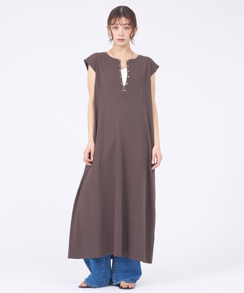 abahouse mavie(アバハウスマヴィ)の「【接触冷感!速乾!】ヘンリーネック2WAYワンピース(ワンピース・レディース・ブラック/ブルー/ブラウン・フリー)」の7枚目の写真