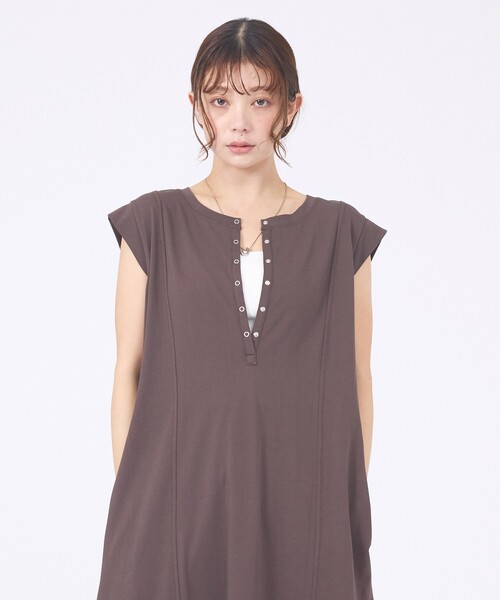 abahouse mavie(アバハウスマヴィ)の「【接触冷感!速乾!】ヘンリーネック2WAYワンピース(ワンピース・レディース・ブラック/ブルー/ブラウン・フリー)」の9枚目の写真