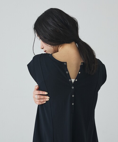 abahouse mavie(アバハウスマヴィ)の「【接触冷感!速乾!】ヘンリーネック2WAYワンピース(ワンピース・レディース・ブラック/ブルー/ブラウン・フリー)」の15枚目の写真