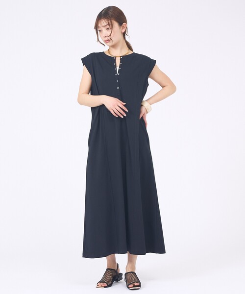 abahouse mavie(アバハウスマヴィ)の「【接触冷感!速乾!】ヘンリーネック2WAYワンピース(ワンピース・レディース・ブラック/ブルー/ブラウン・フリー)」の17枚目の写真