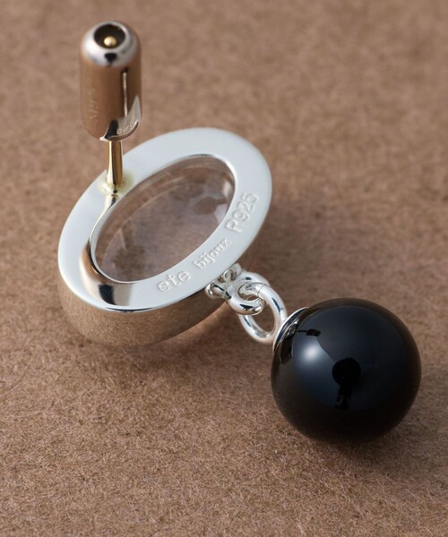 ete bijoux（エテビジュー）の「[スフィア] クォーツ/ブラックカルセドニー ピアス（ピアス（両耳用）・レディース・シルバー・FREE）」の7枚目の写真