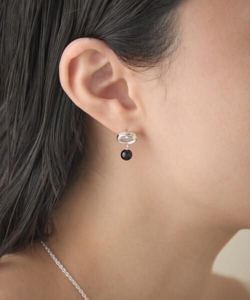ete bijoux（エテビジュー）の「[スフィア] クォーツ/ブラックカルセドニー ピアス（ピアス（両耳用）・レディース・シルバー・FREE）」の2枚目の写真
