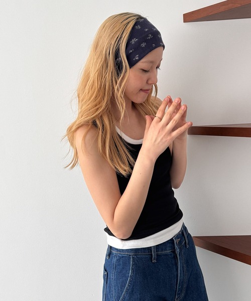CANAL JEAN(キャナルジーン)の「El mar 小花アイレットヘアバンド(ヘアバンド・レディース・ネイビー/グレー・ONE SIZE)」の4枚目の写真