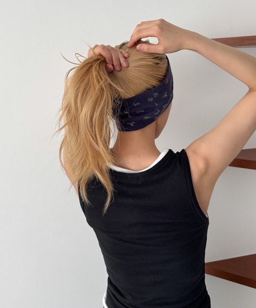 CANAL JEAN(キャナルジーン)の「El mar 小花アイレットヘアバンド(ヘアバンド・レディース・ネイビー/グレー・ONE SIZE)」の5枚目の写真
