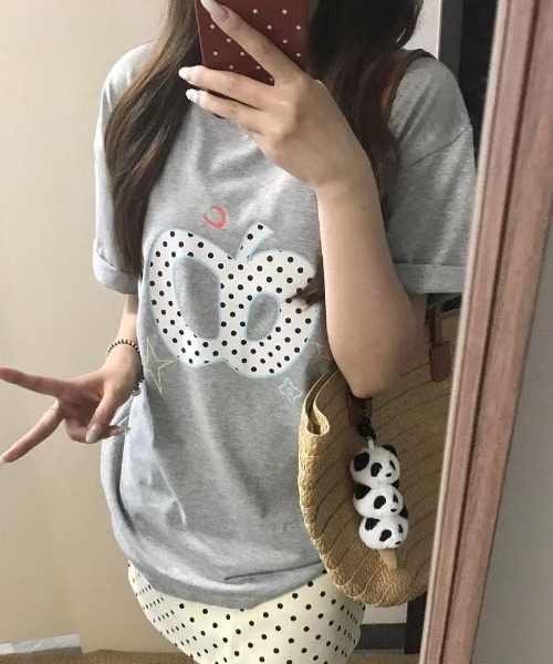 DIAVEL（ディアベル）の「【2color】ドットアップルプリントTシャツ（Tシャツ/カットソー・レディース・グレー/ホワイト・M）」の2枚目の写真