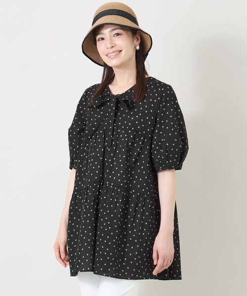 TO BE CHIC(トゥー ビー シック)の「ウェーブローン エアリーティアードチュニック(シャツ/ブラウス・レディース・ライトブルー/チャコールグレー/ブラック・40)」の2枚目の写真