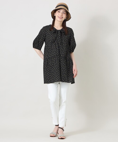 TO BE CHIC(トゥー ビー シック)の「ウェーブローン エアリーティアードチュニック(シャツ/ブラウス・レディース・ライトブルー/チャコールグレー/ブラック・40)」の13枚目の写真