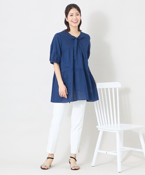 TO BE CHIC(トゥー ビー シック)の「ウェーブローン エアリーティアードチュニック(シャツ/ブラウス・レディース・ライトブルー/チャコールグレー/ブラック・40)」の5枚目の写真
