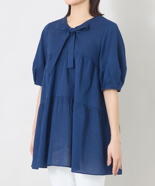 TO BE CHIC(トゥー ビー シック)の「ウェーブローン エアリーティアードチュニック(シャツ/ブラウス・レディース・ライトブルー/チャコールグレー/ブラック・40)」の8枚目の写真