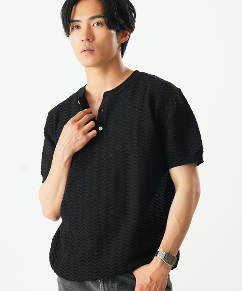 Beno(ビーノ)の「透かし編み ヘンリーネック 半袖ニット / サマーニット シアーニット メンズ ジャガード Sheer Henley Knit(Tシャツ/カットソー・メンズ・ブラック/アイボリー/ブラウン・MEDIUM/LARGE/X-LARGE)」の2枚目の写真