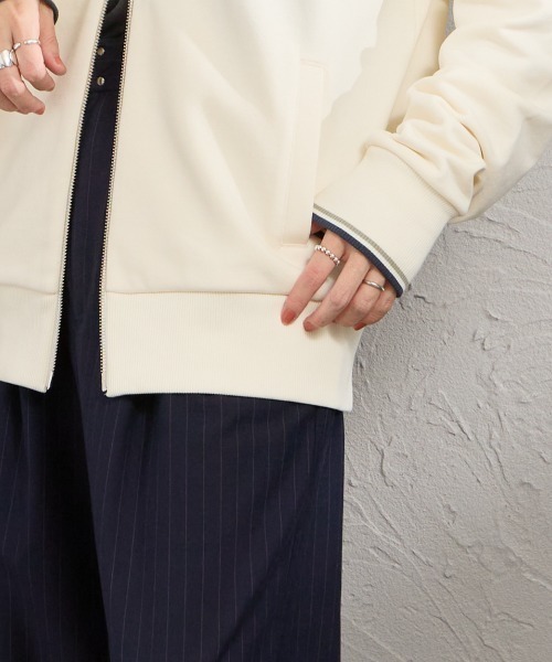 FRED PERRY（フレッドペリー）の「[FRED PERRY/フレッドペリー] ジップスルー スウェットシャツ（スウェット・レディース・ダークグレー/オフホワイト/ブラック・S/M/L）」の17枚目の写真