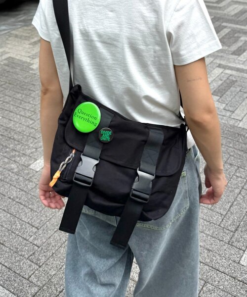 CIAOPANIC TYPY（チャオパニックティピー）の「【ユニセックス】カメラマンショルダーバック（ショルダーバッグ・レディース・ブラック/カーキ/ベージュ・ONE SIZE）」の2枚目の写真