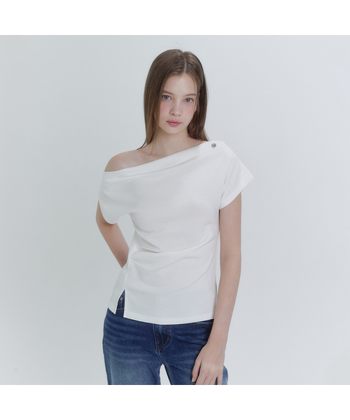 MICANE（ミケーネ）の「ルーズオフショルダーピンタックTシャツ（Tシャツ/カットソー・レディース・アイボリー/ブラック・SMALL/MEDIUM/LARGE/X-LARGE）」の2枚目の写真