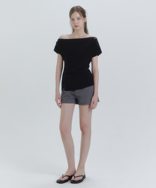 MICANE（ミケーネ）の「ルーズオフショルダーピンタックTシャツ（Tシャツ/カットソー・レディース・アイボリー/ブラック・SMALL/MEDIUM/LARGE/X-LARGE）」の5枚目の写真