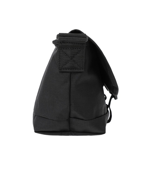 Manhattan Portage（マンハッタンポーテージ）の「NYLON MESSENGER BAG JR (SM) FOURTHIRTY（メッセンジャーバッグ・メンズ・ブラック・SMALL）」の3枚目の写真