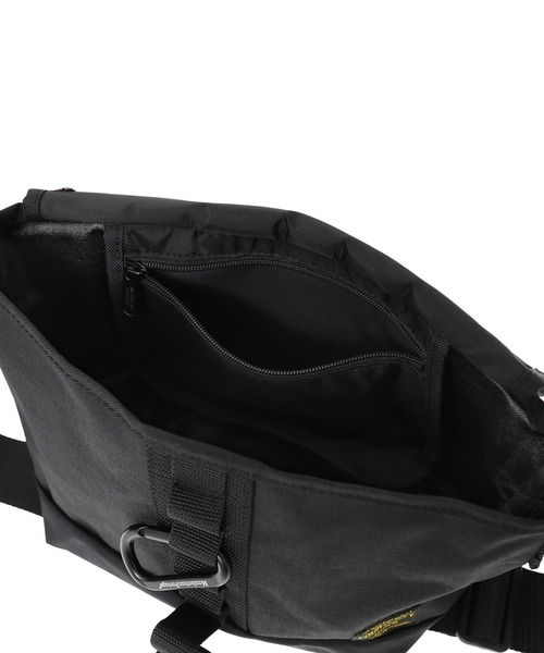 Manhattan Portage（マンハッタンポーテージ）の「NYLON MESSENGER BAG JR (SM) FOURTHIRTY（メッセンジャーバッグ・メンズ・ブラック・SMALL）」の7枚目の写真