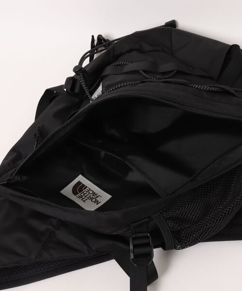 THE NORTH FACE(ザノースフェイス)の「【THE NORTH FACE】ELECTRON SLING BAG NN2PS03(ボディバッグ/ウエストポーチ・メンズ・ダークグレー/ブラック・FREE)」の3枚目の写真