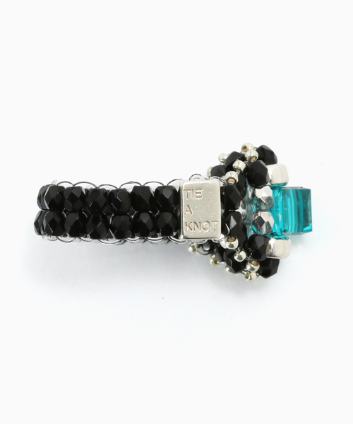 JOURNAL STANDARD(ジャーナルスタンダード)の「TIE A KNOT / タイ ア ノット EX CRYSTAL BEADS RING with SILVER(リング・メンズ・ブラック・SMALL/LARGE)」の3枚目の写真
