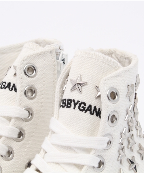 CHUBBYGANG（チャビーギャング）の「星スタッズ　ハイカットスニーカー（スニーカー・キッズ・ホワイト/ブラック・13.5/13/14）」の3枚目の写真