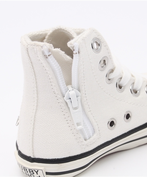 CHUBBYGANG（チャビーギャング）の「星スタッズ　ハイカットスニーカー（スニーカー・キッズ・ホワイト/ブラック・13.5/13/14）」の5枚目の写真