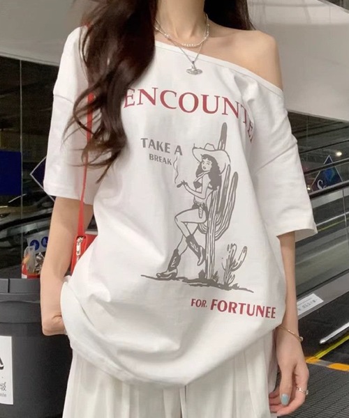 HALEY PESCA(ヘーリーペスカ)の「HALEY PESCA/カウガールプリントワンショルダーオーバーTシャツ(Tシャツ/カットソー・レディース・ホワイト・MEDIUM/SMALL)」の9枚目の写真