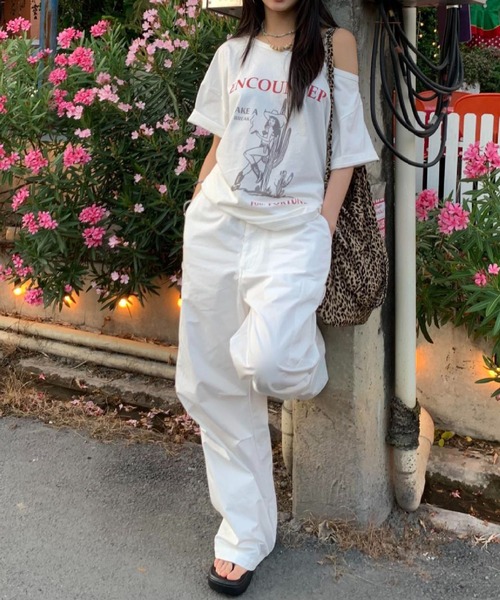 HALEY PESCA(ヘーリーペスカ)の「HALEY PESCA/カウガールプリントワンショルダーオーバーTシャツ(Tシャツ/カットソー・レディース・ホワイト・MEDIUM/SMALL)」の3枚目の写真