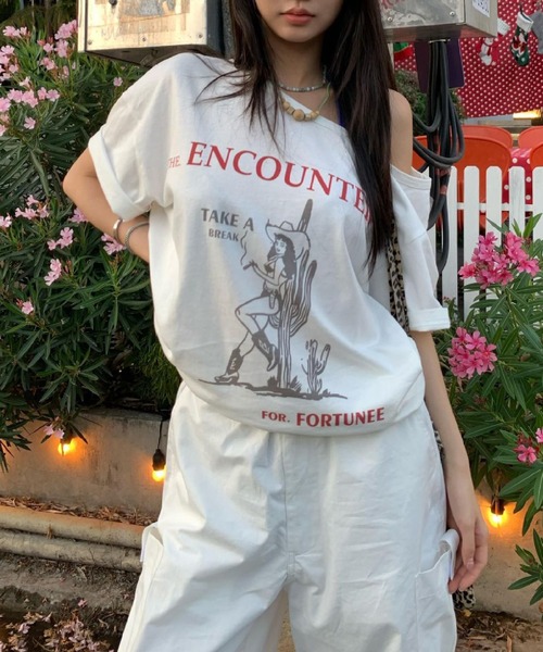 HALEY PESCA(ヘーリーペスカ)の「HALEY PESCA/カウガールプリントワンショルダーオーバーTシャツ(Tシャツ/カットソー・レディース・ホワイト・MEDIUM/SMALL)」の4枚目の写真