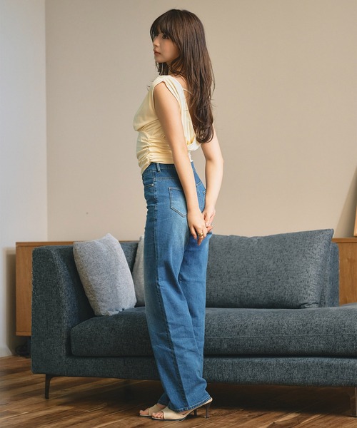 KINO THE KEI(キノザケイ)の「2WAY スリーブ サイドギャザー コンパクト トップス KINO THE KEI(タンクトップ・レディース・ブラック/ライトイエロー/グレイッシュベージュ・フリー)」の6枚目の写真