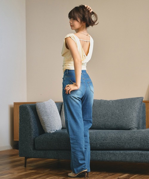 KINO THE KEI(キノザケイ)の「2WAY スリーブ サイドギャザー コンパクト トップス KINO THE KEI(タンクトップ・レディース・ブラック/ライトイエロー/グレイッシュベージュ・フリー)」の7枚目の写真