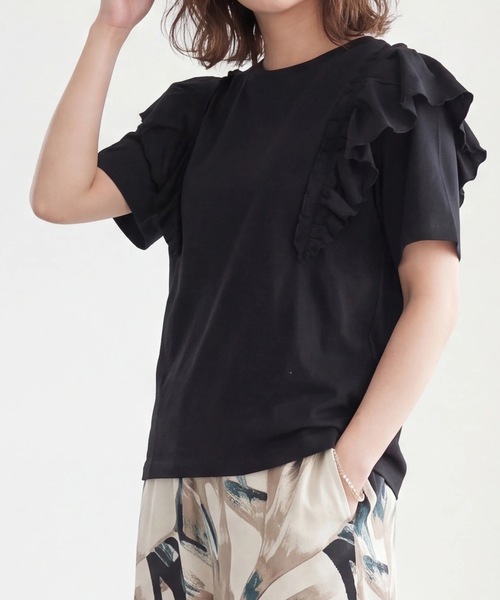 SELECT LEVERY（セレクトリベリー）の「ショルダーフリルTシャツ（Tシャツ/カットソー・レディース・ブラック/オフホワイト・FREE）」の2枚目の写真