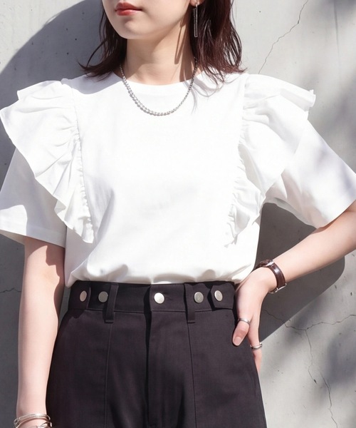 SELECT LEVERY（セレクトリベリー）の「ショルダーフリルTシャツ（Tシャツ/カットソー・レディース・ブラック/オフホワイト・FREE）」の4枚目の写真
