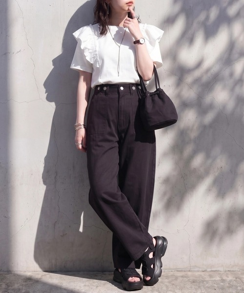SELECT LEVERY（セレクトリベリー）の「ショルダーフリルTシャツ（Tシャツ/カットソー・レディース・ブラック/オフホワイト・FREE）」の5枚目の写真