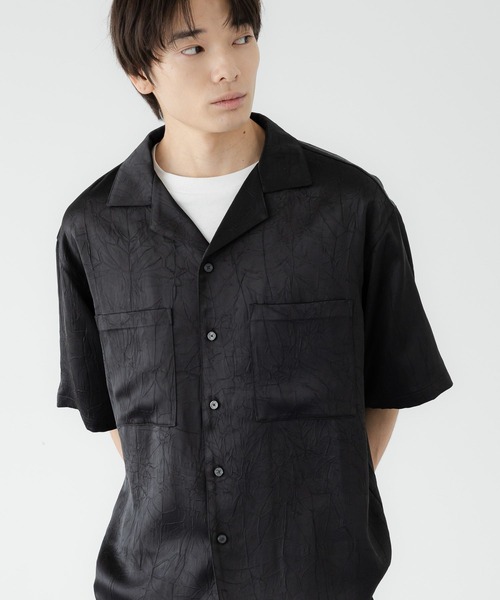 LOWRYS FARM(ローリーズファーム)の「【LFM(U)】サテンオープンカラーシャツSS 1042420(Tシャツ/カットソー・メンズ・ブラック/ブラウン/ブラウン系その他・MEDIUM/LARGE)」の2枚目の写真
