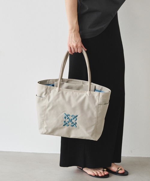 russet（ラシット）の「【モノグラム刺繍】コーデュラナイロントートバッグ（トートバッグ・レディース・グレー/ブラック/ダークブラウン/グレー系その他・FREE）」の8枚目の写真