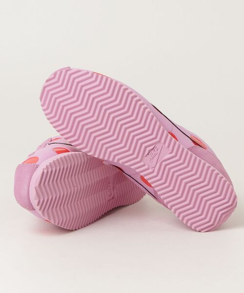NIKE(ナイキ)の「NIKE W CORTEZ ナイキ W コルテッツ(スニーカー・レディース・ブラック/ピンク・23.5cm/23cm/22.5cm/24cm/25cm/24.5cm/26cm/26.5cm/27cm/27.5cm/28cm/29cm)」の4枚目の写真