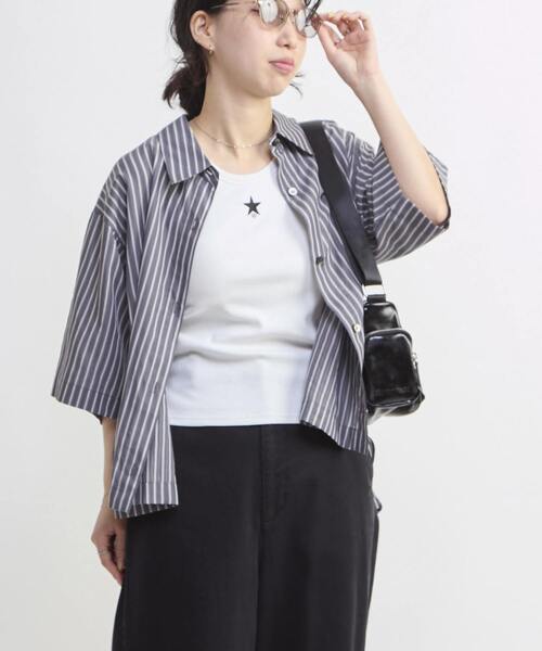 CONVERSE TOKYO(コンバーストウキョウ)の「SHEER STRIPE OVER SHIRT(シャツ/ブラウス・レディース・チャコールグレー/ブルー/ホワイト・FREE)」の2枚目の写真