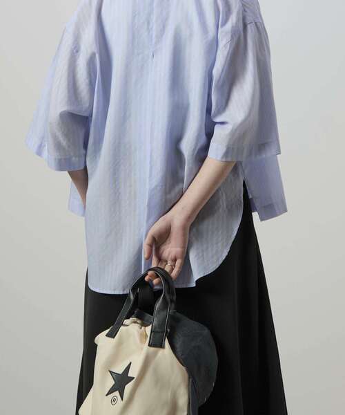 CONVERSE TOKYO(コンバーストウキョウ)の「SHEER STRIPE OVER SHIRT(シャツ/ブラウス・レディース・チャコールグレー/ブルー/ホワイト・FREE)」の5枚目の写真